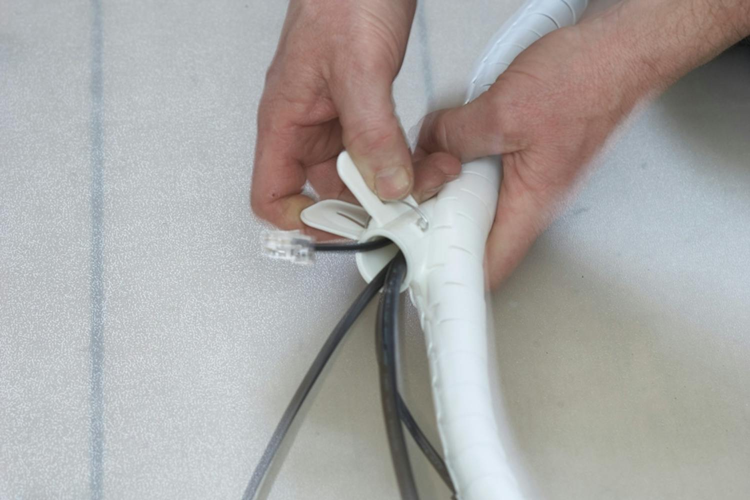 Få ordning på sladdarna med kabelspiraler Få ordning på sladdarna med kabelspiraler